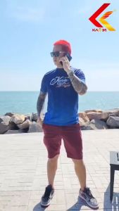 Kawin เสื้อพิมพ์ลาย คอกลมแขนสั้น เสื้อยืดคอกลม ผ้าไมโคร คอลเลคชั่นใหม่ 2025 ลายโมโนแกรม หลากสี เนื้อบางเบา ใส่สบาย สินค้าคุณภาพ