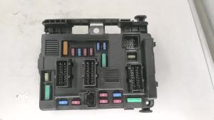 Car Fuse Box 6500.Y3 for Peugeot Partner 206 307 for Citroen Xsara Berlingo Picasso C2 C3 C5 9650618280 9650618480 9643537880