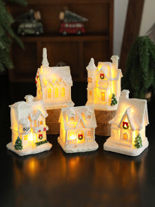 Christmas Decorations บ้านเล็กเรซินประดับตกแต่งแสงสีขาว วิวเล็กๆ น่ารัก ของขวัญวันคริสต์มาส ต้นไม้ประดับตกแต่ง วัสดุเรซิน
