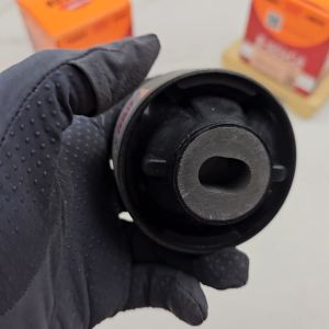 BUSING LOWER ARM BAWAH BESAR TOYOTA AVANZA VELOZ 555