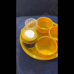 ชุดข้าวพระ ชุดข้าวพระกลมพลาสติก พร้อมแก้วน้ํา 5 ใบพร้อมถาด ครบชุด ใช้สําหรับใส่ข้าวถวายพระ ไหว้เจ้าที่