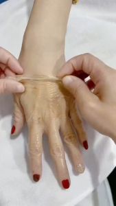 gold honey moisturizing hand foot mask蜂蜜滋润手蜡补水保湿嫩肤手膜手部护理防冻防干裂护手霜120g Gold Honey Milk Peel Off Hand Wax Whitening Moisturizing Fine Lines Hand Care Exfoliating Calluses Hand Foot Wax