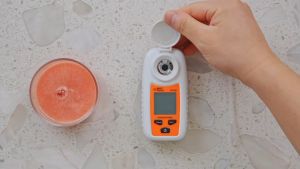 Mediatech Reflektometer Digital Multifungsi ST335A untuk Minuman dan Buah dengan Kompresi Suhu