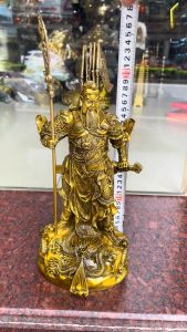 Tượng quan công ngũ cờ bằng đồng phong thủy cao 30cm tới đầu 38cm tới đaorộng 15cmnặng 26kg