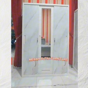 Lemari pakaian 3 Pintu sliding Motif Marble. Bahan plat besi. Brand Olympic. Lemari baju wardrobe cermin gantungan brangkas. Anti Rayap anti air. Bermotif elegan & Minimalis. ada 1 laci.