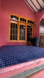 SARUNG KASUR RESLETING BAHAN CATTON DISPESE MOTIF KOTAK NAVY