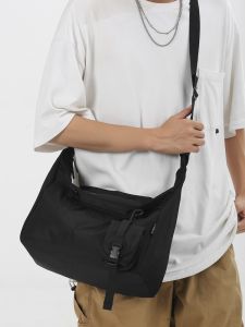 Nylon Crossbody Bag for Men and Women Large Capacity Student Single Shoulder Bag Japanese and Korean Style Pure Color Zipper Closure