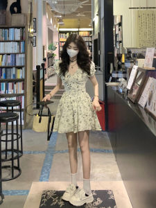 French Style V-neck Floral Dress Womens Summer 2024 New Arrival Fancy Temperament Waist-Controlled Slimming Petite Short Dress