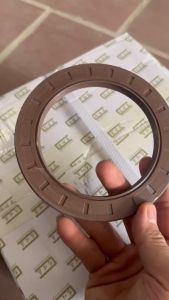 Phớt 95x130x12 lắp cho xe ô tô 35 tấn cổ trong 95 ngoài 130 dày 12