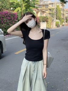 เสื้อยืดถักคอเหลี่ยมสีเขียวมิ้นต์สำหรับผู้หญิงในช่วงฤดูร้อน ทรงเข้ารูป แขนสั้น สไตล์ใหม่ 2025 Pure Desire เสื้อตัวบนทรงเข้ารูป