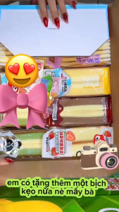 Bánh bông lan tam giác 1 cái ( random hãng vị socola - matcha - dâu ) chọn vị ghi trong ghi chú