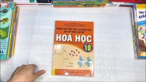 Sách - Trọng Tâm Kiến Thức Và Phân Loại Bài Tập Theo Chủ Đề Hóa Học 10 - Biên soạn theo chương trình GDPT mới - ndbooks