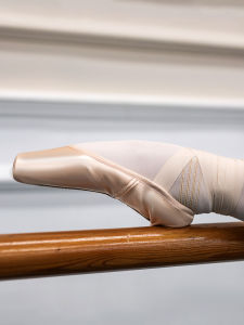 Alice Ballet Satin Pointe Shoes Leather Head Cowhide Toe Dance Shoes Breathable Cushioning Gold Coin for Women