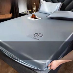 Hilton China Ice Silk Bed Canopy Duvet Cover Dustproof Protector Mattress Cover Three-Piece Set Cooling Sensation Polyester Fiber