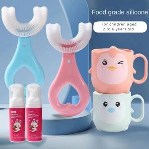 2-6 Year Old Kids U-Shaped Silicone Toothbrush Soft Bristles Cartoon Design Oral Care Set with Strawberry Flavor Toothpaste