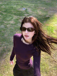 YUFUQING | เสื้อยืดแขนยาวสีม่วงสไตล์เกาหลีใหม่ปี 2024 เสื้อชั้นในทรงสลิมฟิตสำหรับผู้หญิง เสื้อเชิ้ตชั้นในฤดูใบไม้ร่วงและฤดูหนาว เสื้อชั้นในสไตล์ไฮเอนด์