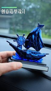 Parfum Pajangan Kapal Dashboard Mobil – Berputar Otomatis dengan Tenaga Surya