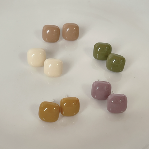 ต่างหูรูปทรงกลมขนาดเล็กแบบเรียบง่าย สไตล์เรโทร เครื่องประดับแฟชั่นสำหรับผู้หญิง ต่างหูรูปทรงกลมที่ทันสมัยและหลากหลาย