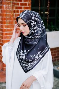 ผ้าคลุมมูสลิม บาวาพรีเมียมเนื้อผ้าสัตินเกรดเอง แบรนด์มาใช้แต่งเพชร งานสวยงานหรู งานไฮโซ ขนาดหลาสกู