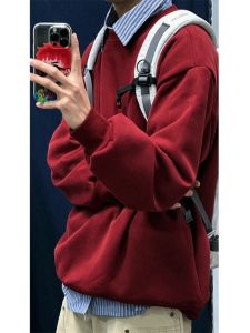 เสื้อสเวตเตอร์คอกลมแขนยาวทรงหลวมสำหรับผู้ชาย สีแดงเข้ม น้ำหนักเบา ฤดูใบไม้ผลิและฤดูใบไม้ร่วง เสื้อเชิ้ตชั้นใน เสื้อผ้าผู้ชาย