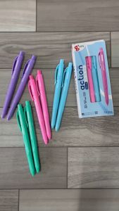 ปากกาลูกลื่น gsoft action ขนาด0.5มม.(1กล่อง) คละสี