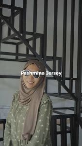 Pashmina Jersey Ukuran 180 x 75: Pilihan Terbaik untuk Musim Dingin