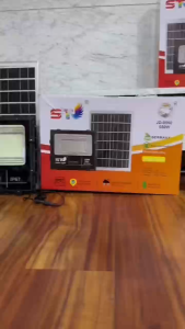 ไฟถนน โซล่าเซลล์ 350/450/550 W แท้100% ไฟสปอร์ตไลท์ solar light IP67 โซล่าเซลล์ หลอดไฟโซลาเซล์ สว่างอัตโนมัติเมื่อฟ้ามืด led สปอร์ตไลท์ ไฟถนน พลังงานแสงอาทิตย์  การควบคุมทางไกลด้วยรีโมทคอนโทรล คุณภาพสูง