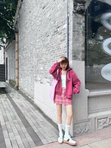 กระโปรงสั้นผ้าไหมคอตตอนสไตล์อเมริกันสำหรับผู้หญิง ฤดูใบไม้ผลิและฤดูใบไม้ร่วง กระโปรงสั้นทรงเอเอวต่ำลายสก็อต ป้องกันแสง