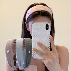 American Retro Wide Edge Hairband Womens Fashion High-End Feeling Heart Shaped Solid Color Hair Clip for Outdoor Wear