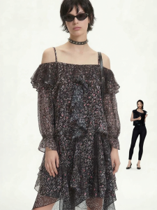 S·DEER | Áo Blouse Dáng Trễ Vai Hoa Văn Xếp Ly