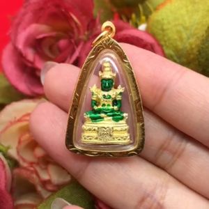 จี้พระแก้วมรกตลงยา ขนาด 2x3 ซม. ชุบทอง เสริมโชคลาภ การงาน งานสวย จี้ทอง พระเลี่ยมทอง ใส่ได้กับสร้อยทุกแบบ พร้อมบูชา