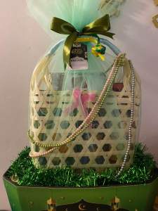Hampers / Parcel Lebaran / Natal / Tahun Baru Kue Kering / Snack Premium Kemasan Keranjang Cover Tille Cantik Mewah Murah