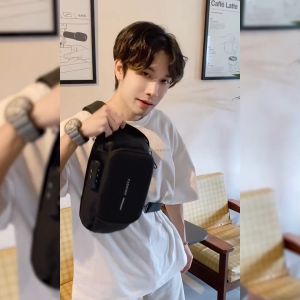 กระเป๋าสะพายข้าง กันน้ำ พร้อมระบบล็อกนิรภัย เสียบUSBได้ SP008