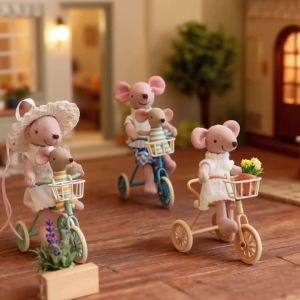 Miniature Tricycle - 15cm Tall Mouse Figurine Ideal for Dollhouse Miniature Scenes and Decorations Gift