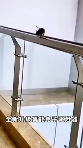 Pengusir Tikus Ultrasonic Listrik Otomatis 4D Pest Repeller Tanpa Racun