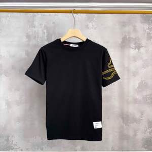 Áo thun cổ tròn nam phối thêu logo tay áo chất liệu cotton mềm mịn cực dễ phối đồ hottrend