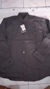 Kemeja Polos Pria Abu Tua & Kemeja Casual: Tips Memilih & Mengenakan