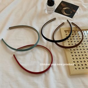 ริบบิ้นผ้ากำมะหยี่สไตล์ฝรั่งเศสแบบบางสำหรับผู้หญิง หมวกทรงกลมสไตล์ย้อนยุค สไตล์ฮ่องกง หมวกทรงกลมแบบเรียบง่ายและหรูหรา หมวกทรงกลมสไตล์ใหม่