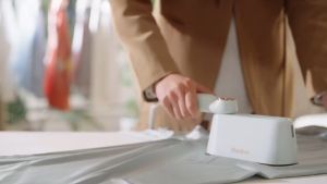 Gaabor 1200W Exquisite Electric Steam Iron Wet & Dry Iron Flexible Switching Steamer Garment HM-M01A