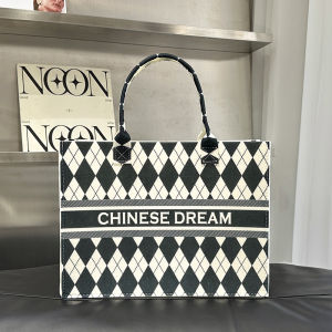 กระเป๋าผ้าขนสัตว์ทรงโตจุของได้เยอะ กระเป๋าถือแบบถือได้ กระเป๋าเดินทางแบบลำลอง กระเป๋าสะพายไหล่แบบหนังสัตว์ กระเป๋าถือแบบลำลอง