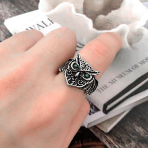 Ka💥 Eropa dan Amerika Serikat cincin vintage yang menawan / cincin burung hantu vintage yang glamor / cincin jari desain sederhana pria dan wanita universal