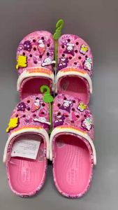 Dép Cross Hello Kitty cho trẻ em bé gái nữ Sục Crocs giày xục Cros Clog Kid màu Hồng