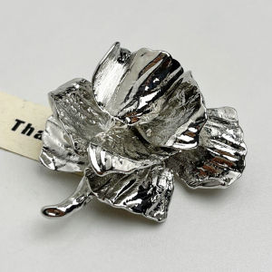 Retro 3D Gold Rose Brooch Pin Womens Fashionable High-end Elegant Lapel Flower Pin Alloy/Plated Silver/Gold Fresh out Style