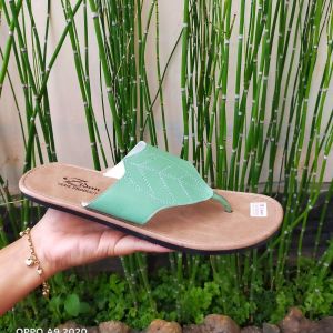 Sandal Papirut Wanita Jepit Daun Motip Kulit Jeruk