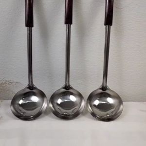 กระบวยลวก กระบวยสแตนเลส มีด้ามจับ ยาว 12 นิ้ว กว้าง 3 นิ้ว กระบวยลวก ใช้ตักซุป ชาบู สุกี้ ทนความร้อนสูง