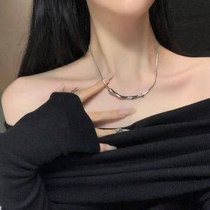 สร้อยคอแบบไม่สมมาตรหรูหราสำหรับผู้หญิง ดีไซน์เรียบง่าย แฟชั่น โซ่คอ โซ่กระดูกไหปลาร้า โซ่คอแบบเรียบง่าย โซ่คอแบบเรียบง่าย