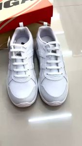 J รองเท้านักเรียน รองเท้านักเรียนหญิงรองเท้านักเรียนวอร์มขาว Size 35-41 ราคาป้าย 329 บาท