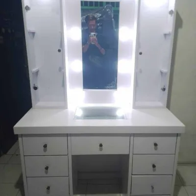 Meja rias lampu Artis mewah jumbo Meja rias Syahrini harga murah. bisa COD (KHUSUS BANTEN)