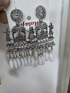 EARRING