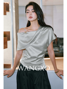 WANGXO | Áo Ngắn Tay Bồng Kiểu Dáng Không Đều Cổ Trụ Xệ Chất Liệu Lụa Sát-in Ánh Ngọc Trai